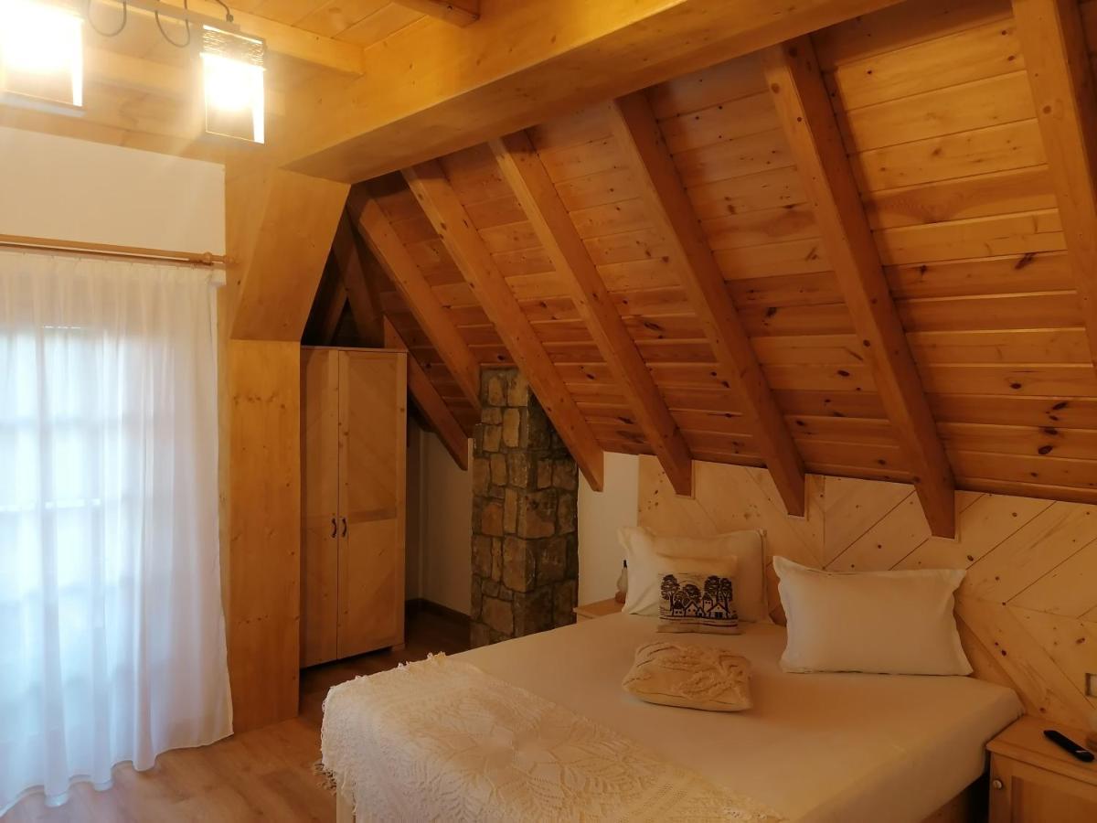 Pensiunea Casuta Din Deal Moisei Habitación foto