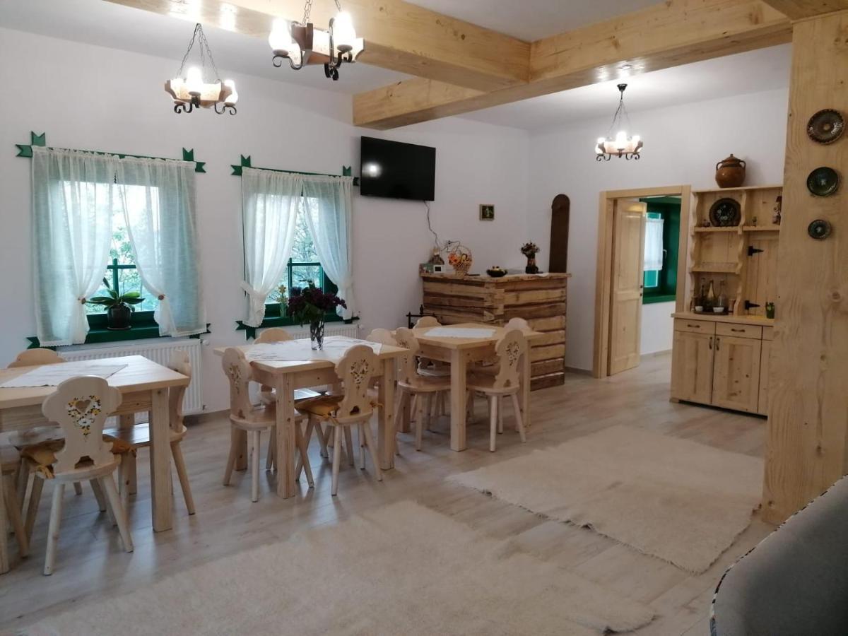 Pensiunea Casuta Din Deal Moisei Exterior foto